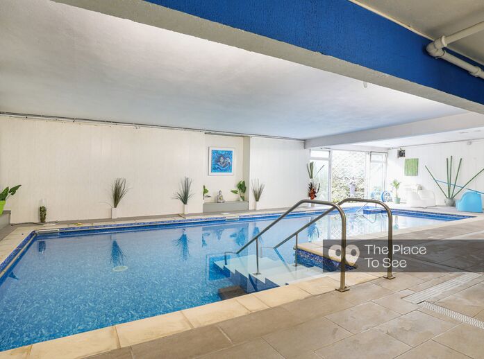 Piscine intérieure
