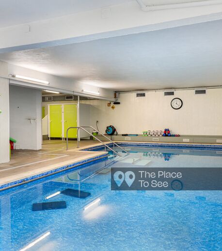Piscine intérieure