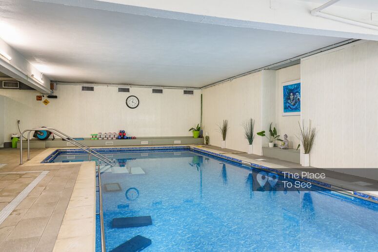 Piscine intérieure
