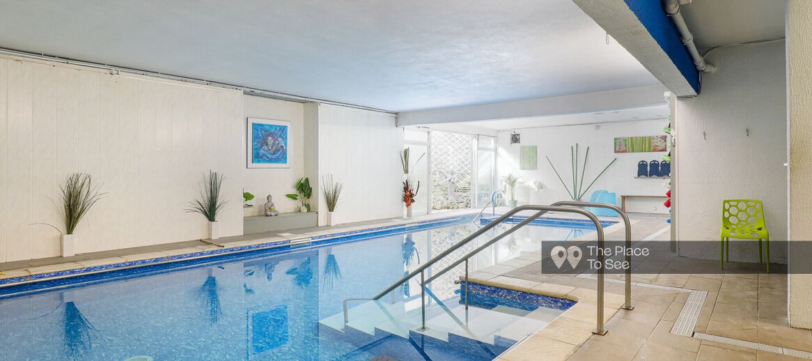 Piscine intérieure