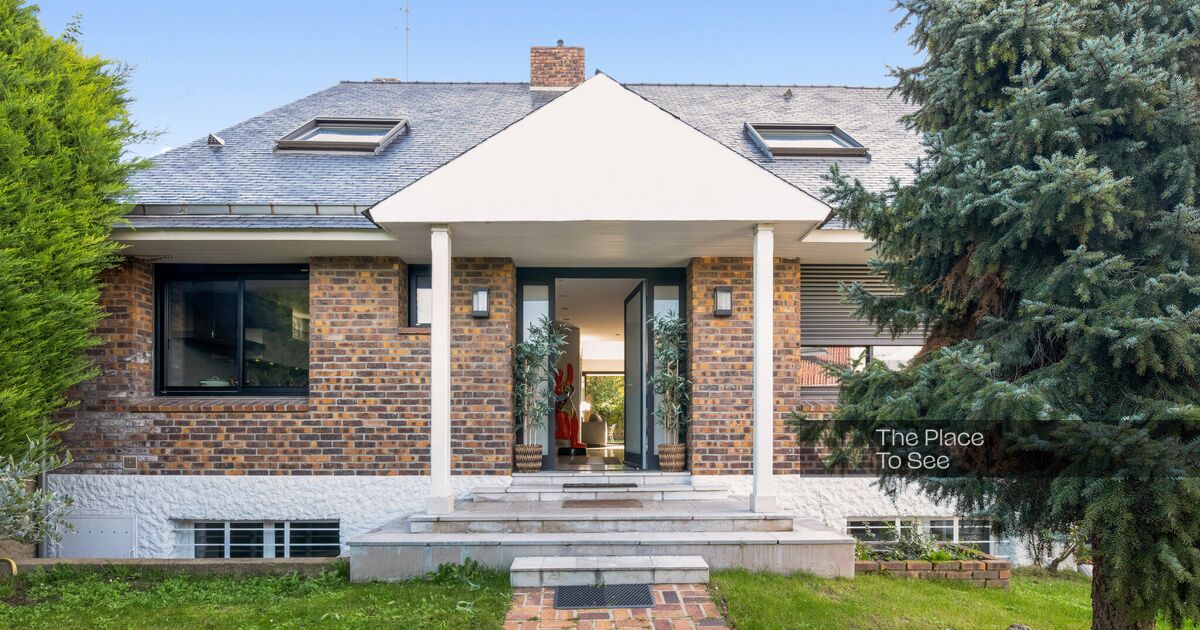 Maison contemporaine avec façade en brique rouge décoration moderne