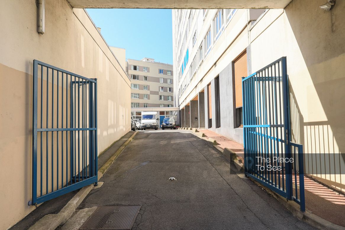 Parking Exterieur