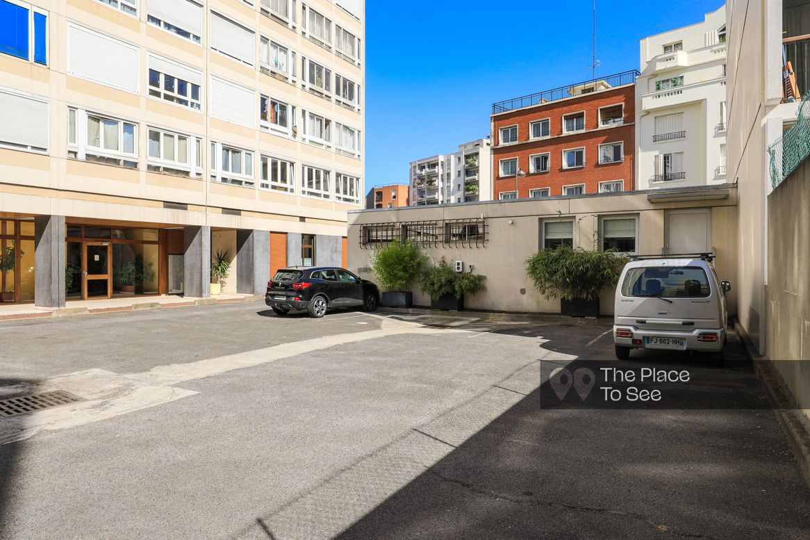 Parking Exterieur