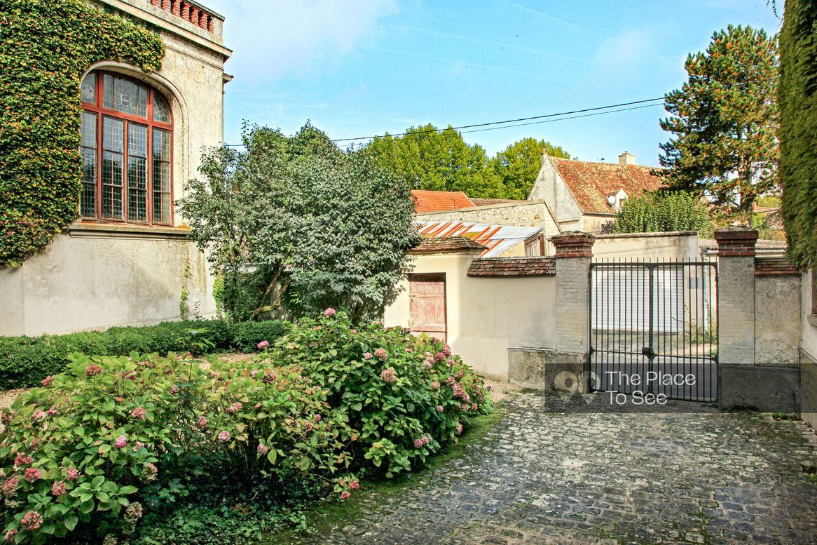 Cour