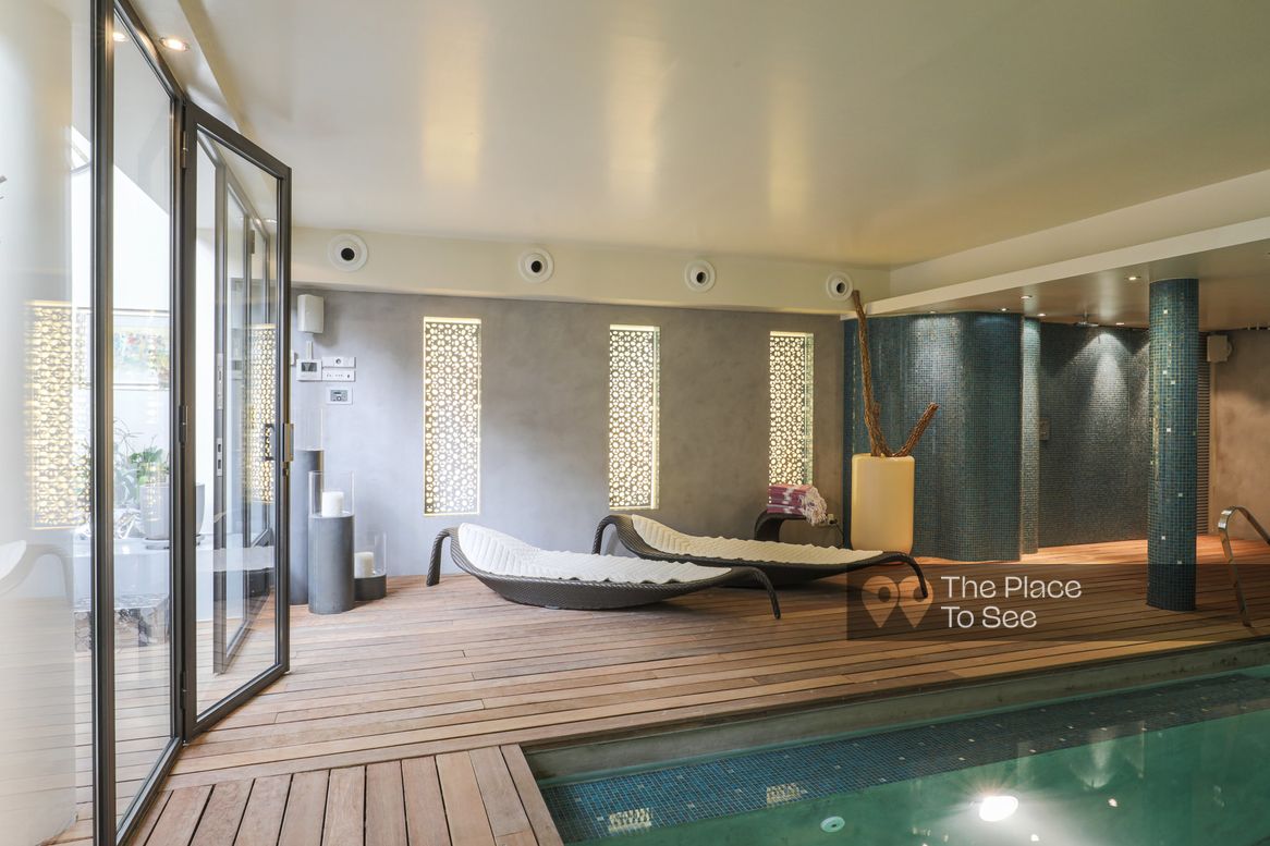 Piscine intérieure
