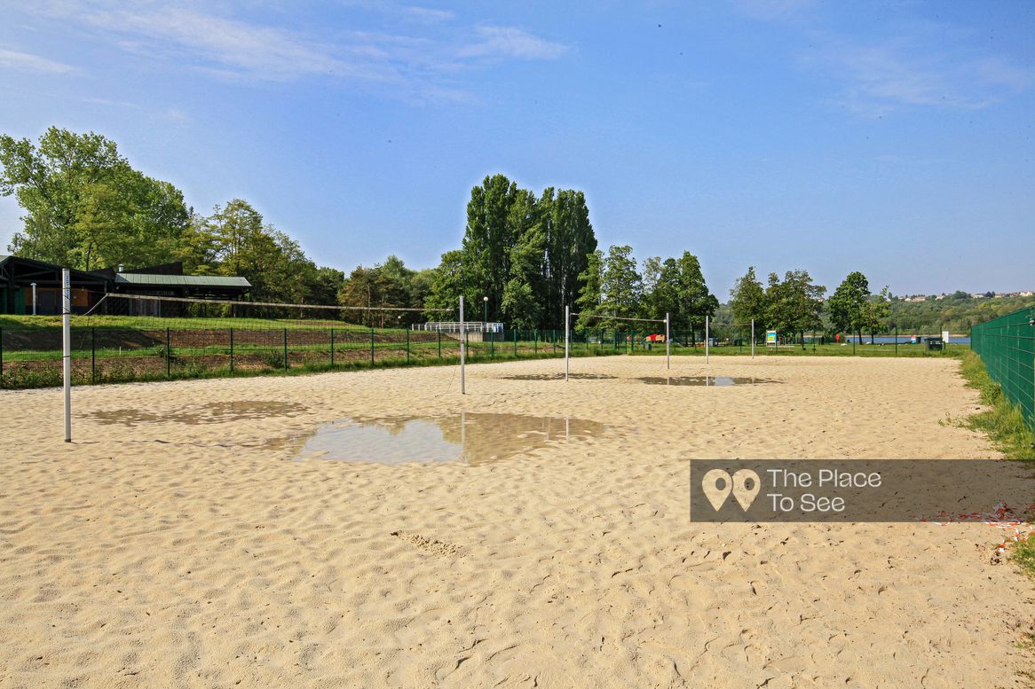 Terrain de sport extérieur