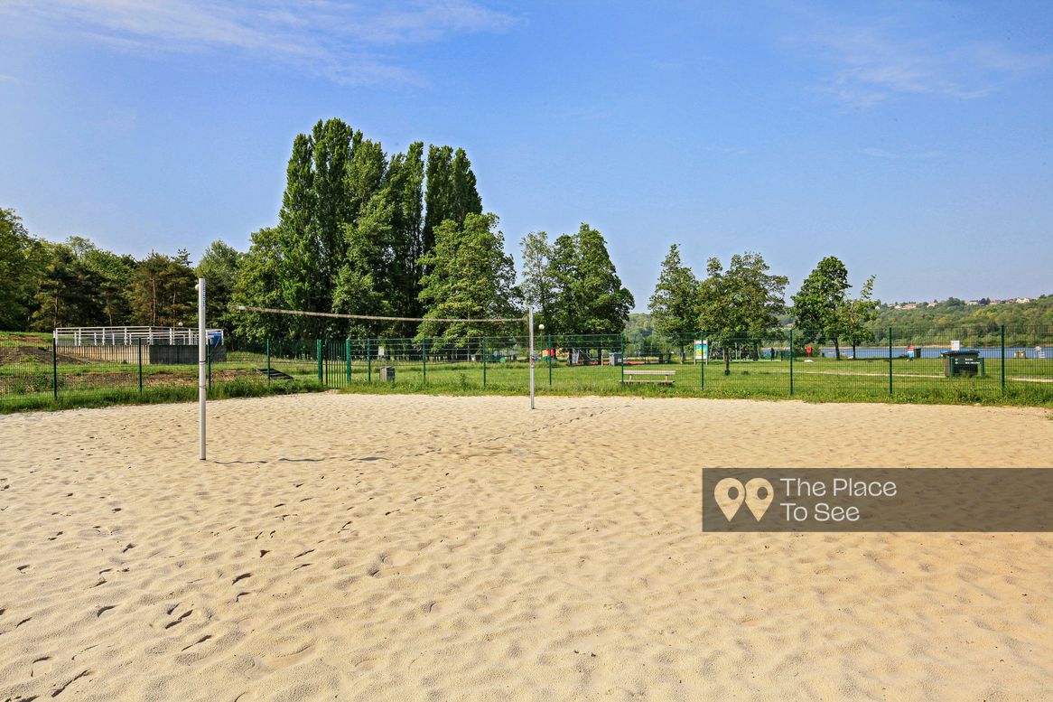 Terrain de sport extérieur