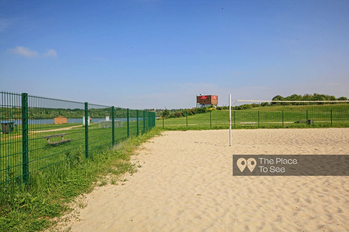 Terrain de sport extérieur