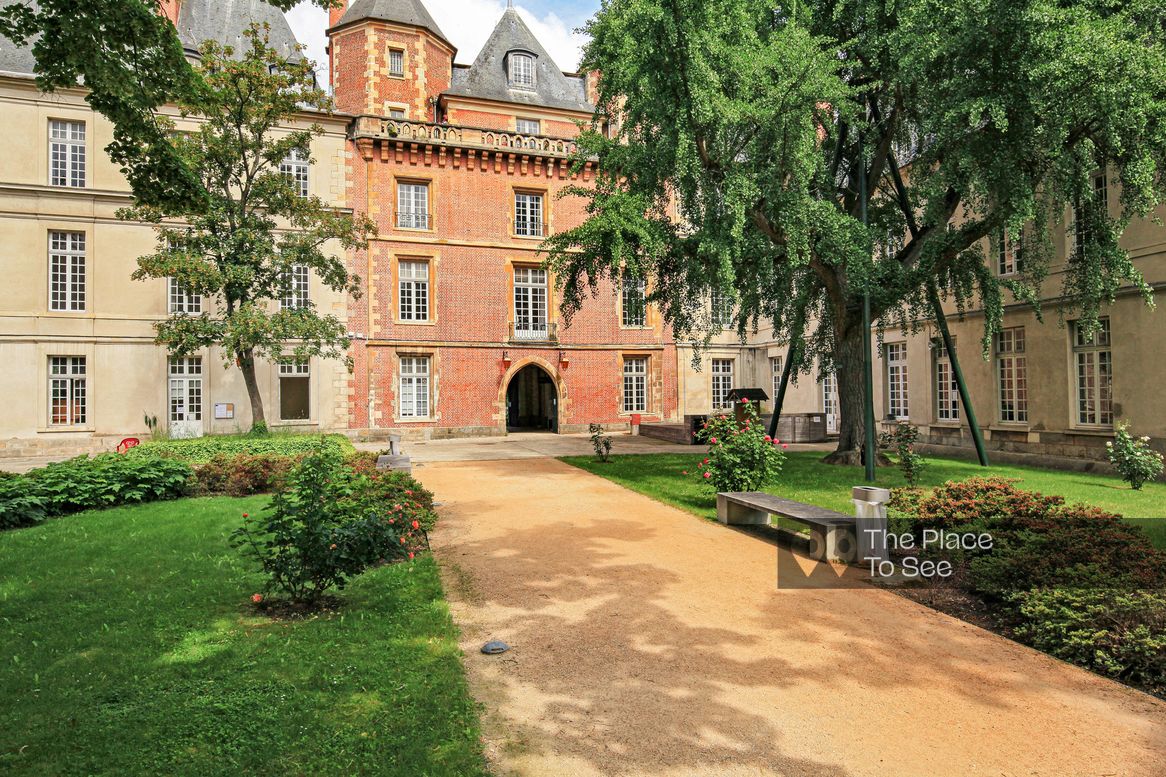 Cour