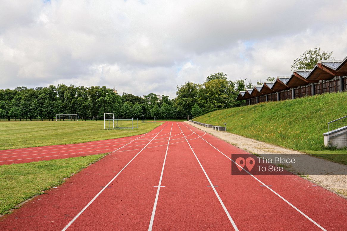 Terrain de sport extérieur
