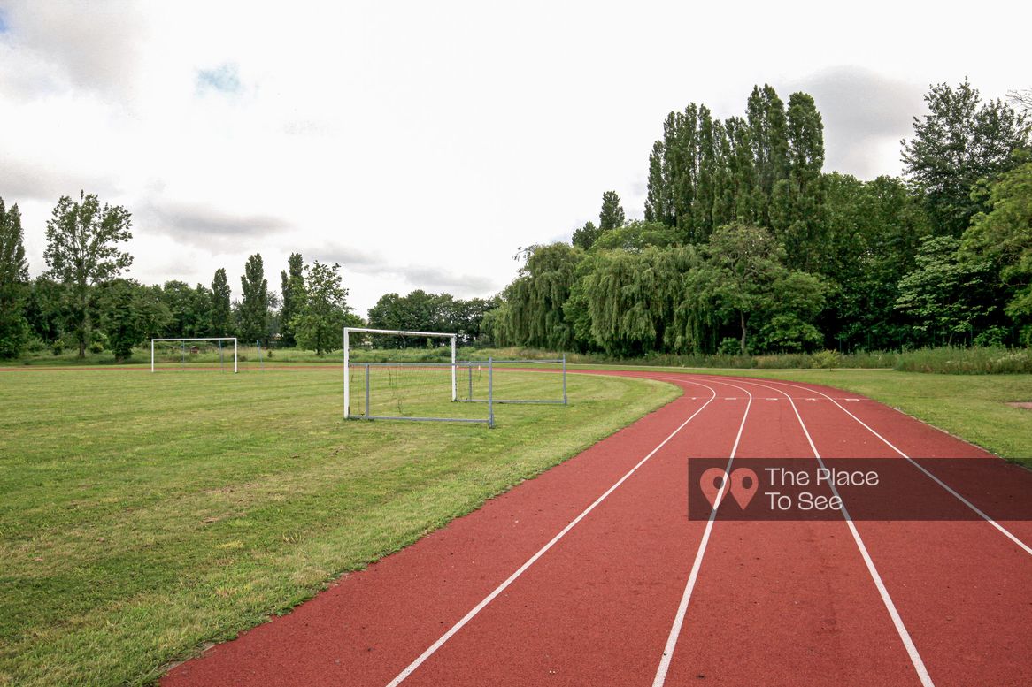 Terrain de sport extérieur