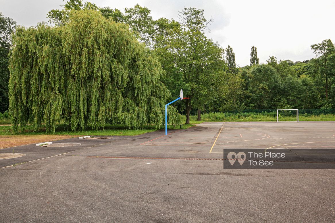 Terrain de sport extérieur