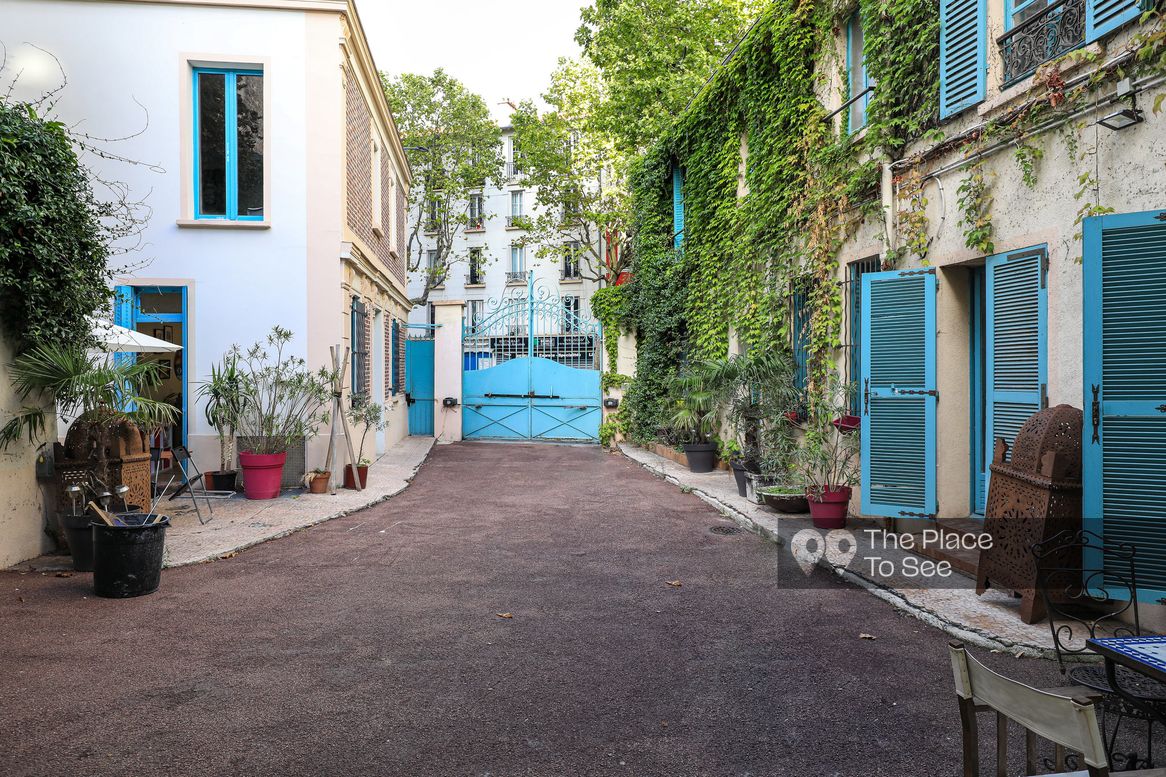 Cour