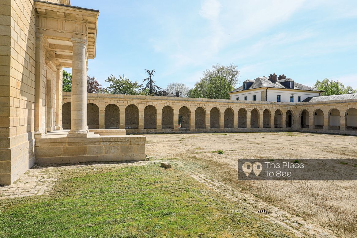 Cour