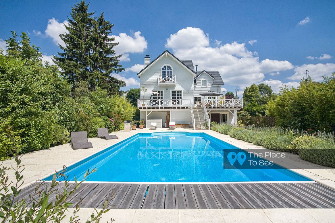 Outdoor swimming pool