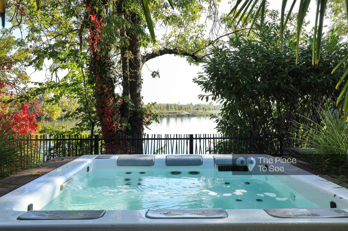 Jacuzzi