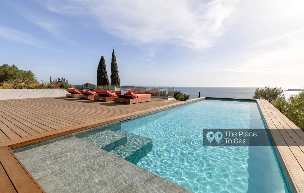 Outdoor swimming pool
