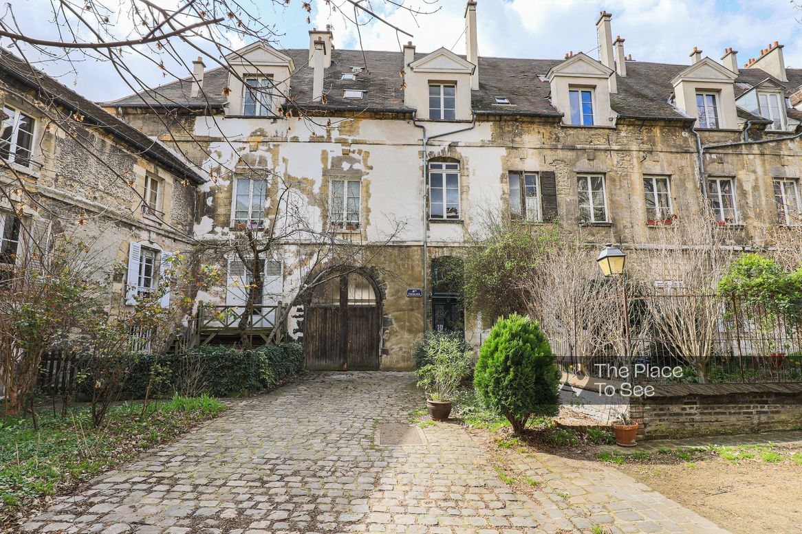 Cour