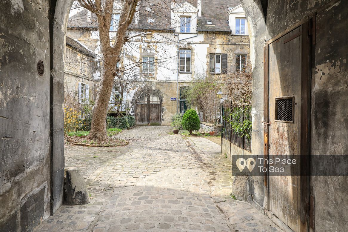 Cour