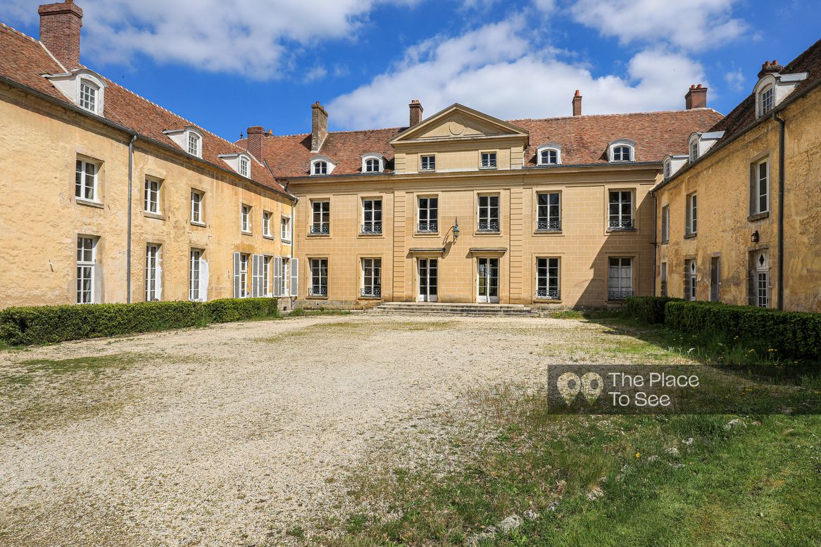 Cour
