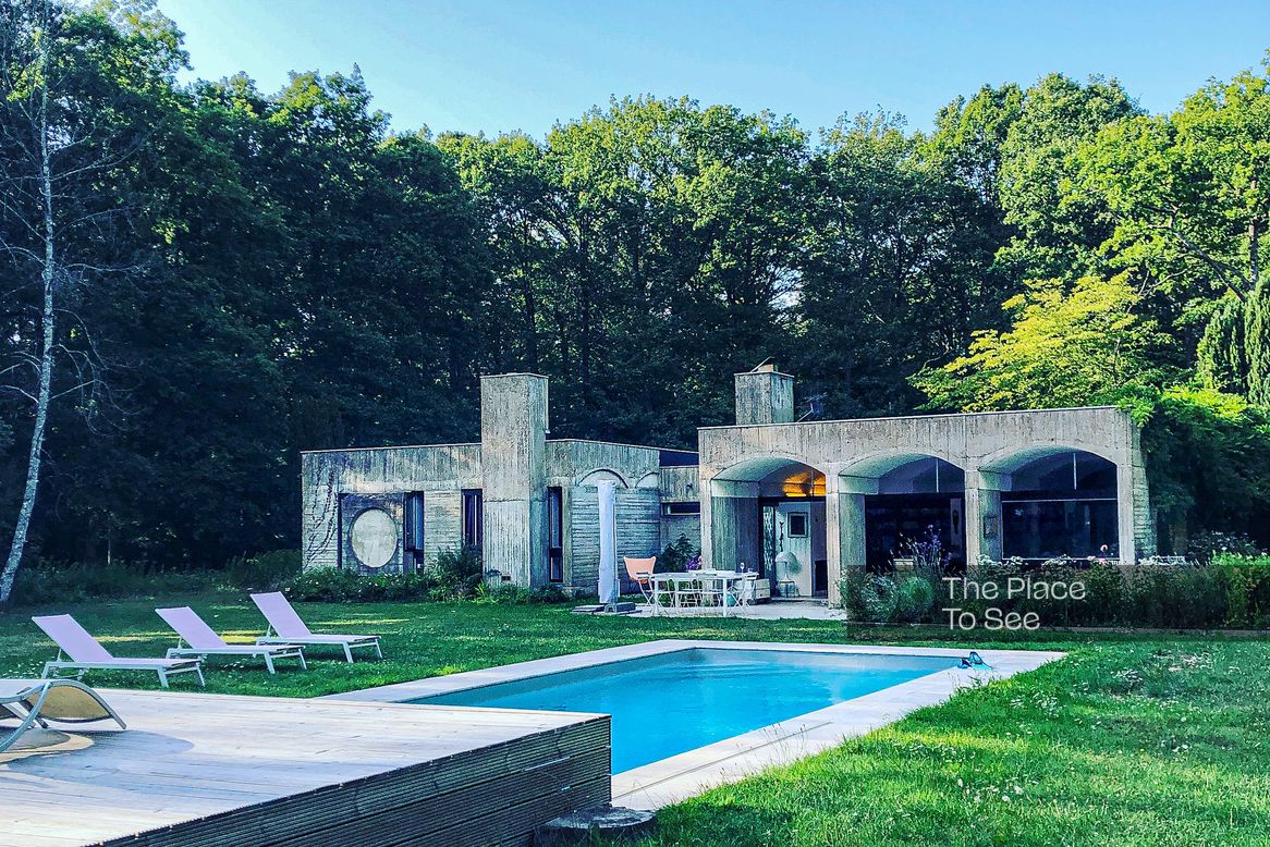 Outdoor swimming pool