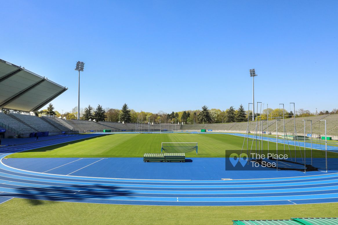 Terrain de sport extérieur