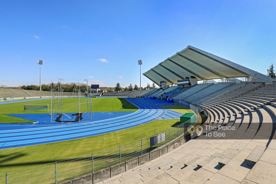 Terrain de sport extérieur