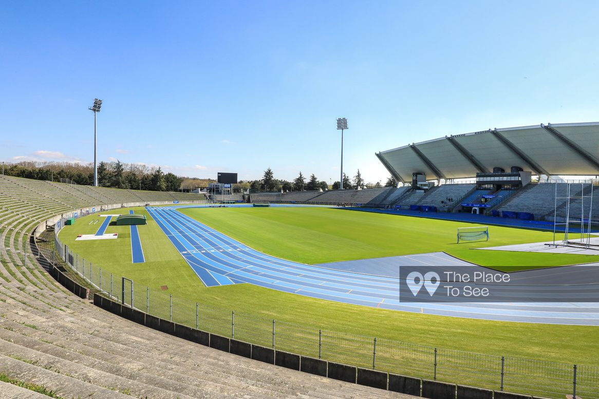 Terrain de sport extérieur