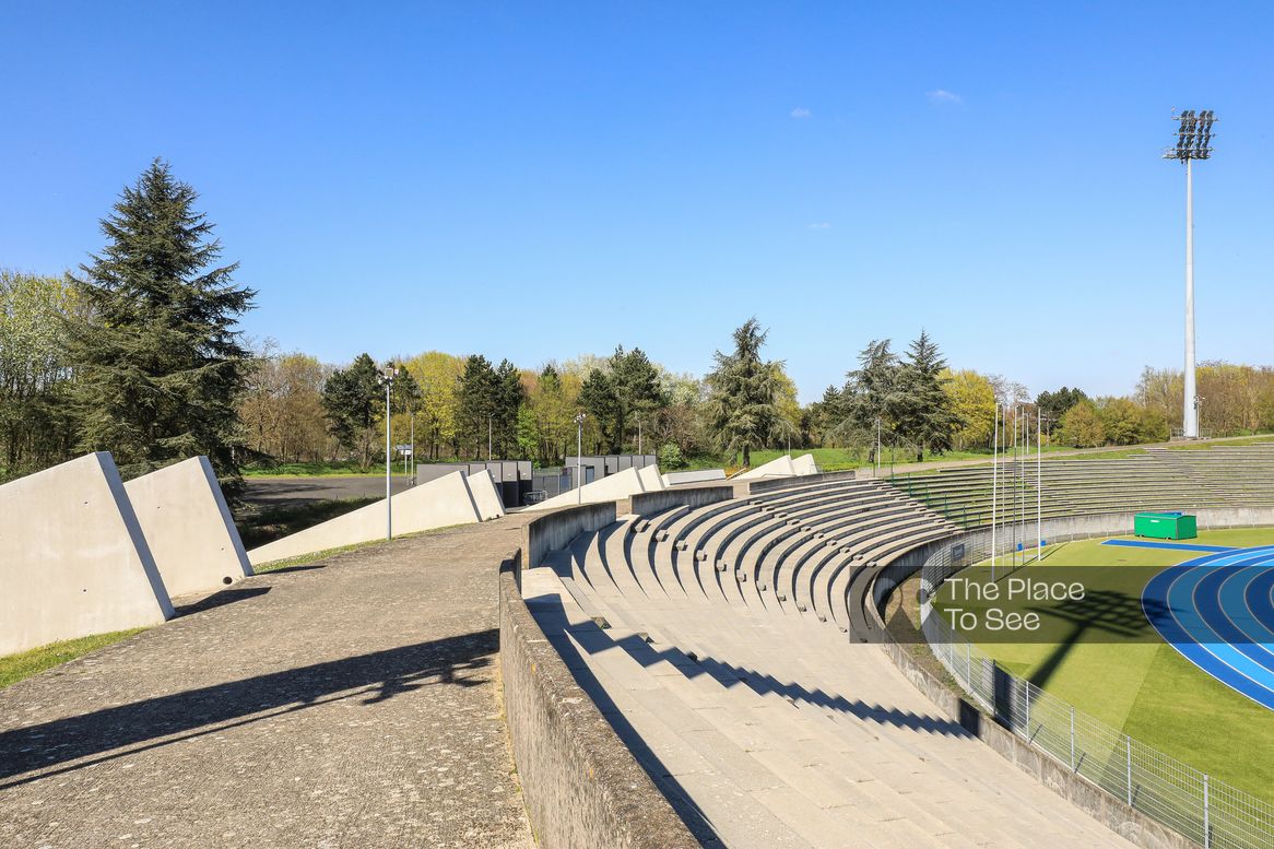 Terrain de sport extérieur