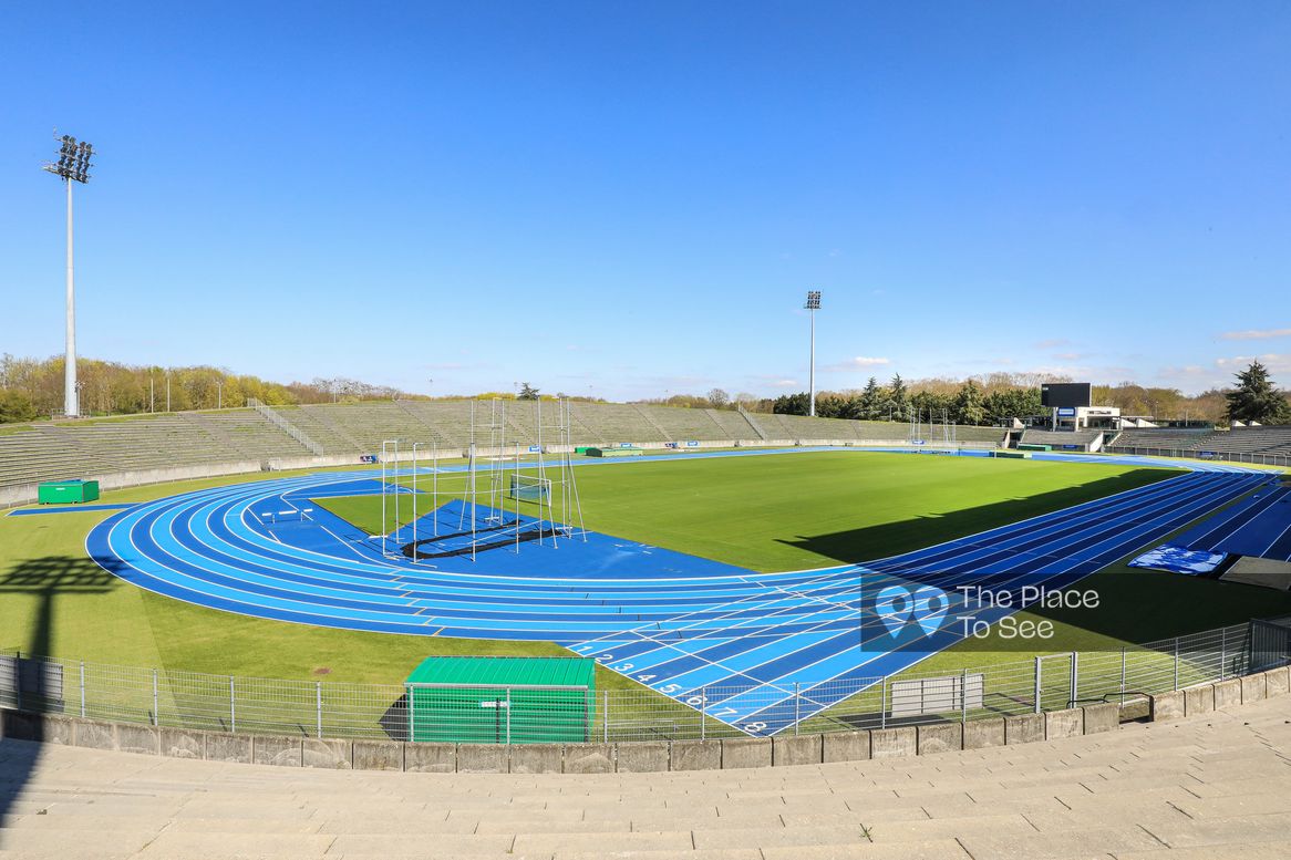 Terrain de sport extérieur