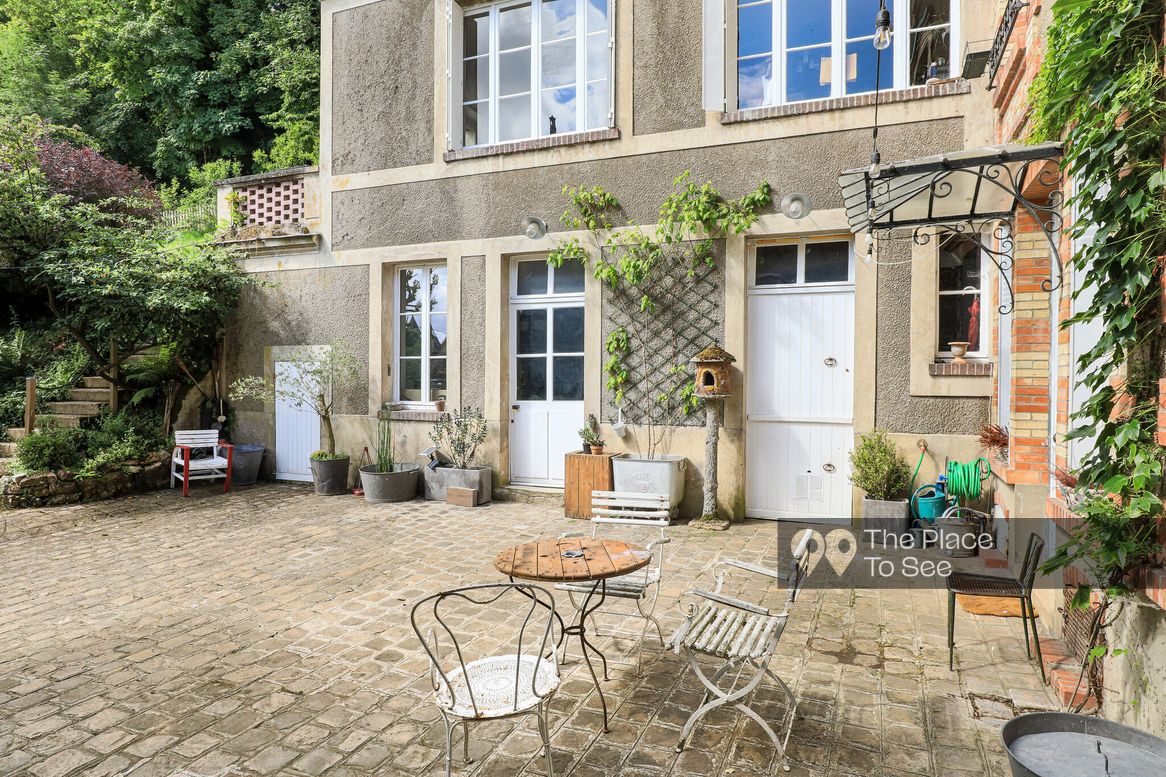 Cour