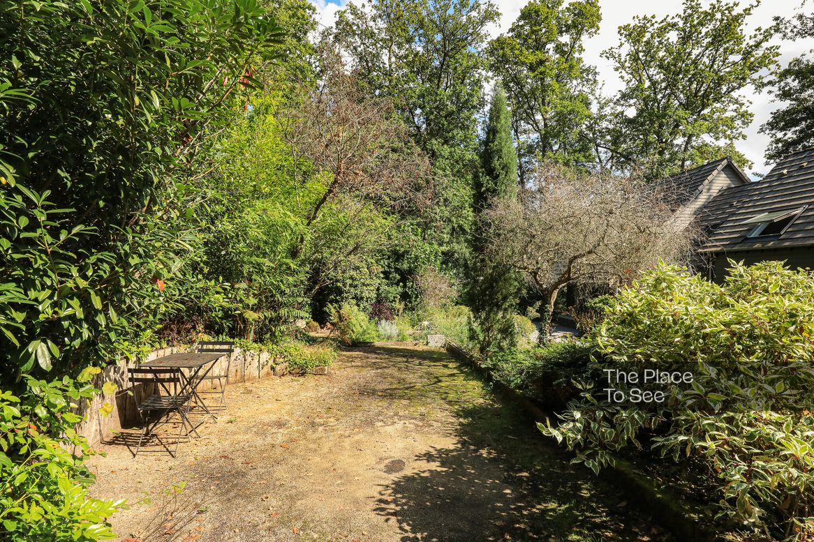 Terrain de sport extérieur