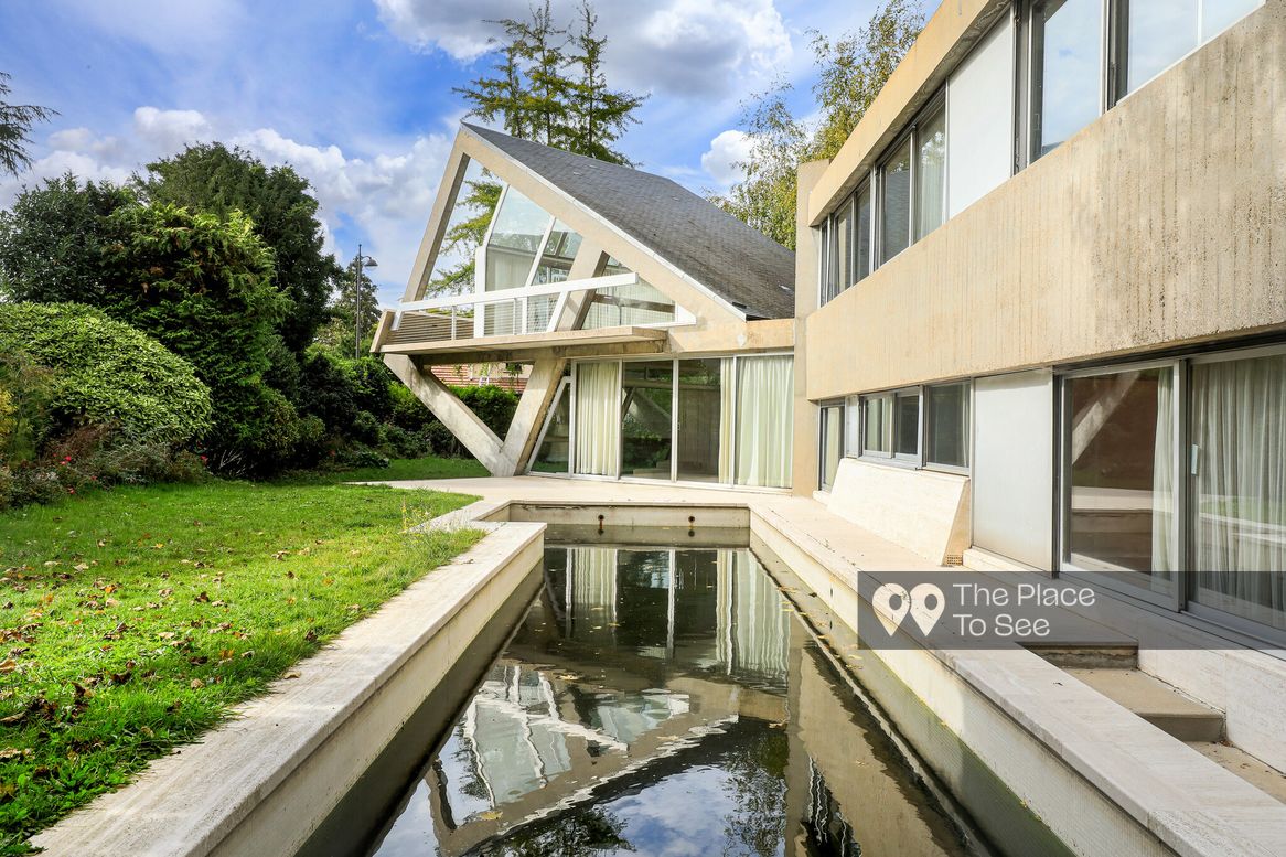 Outdoor swimming pool