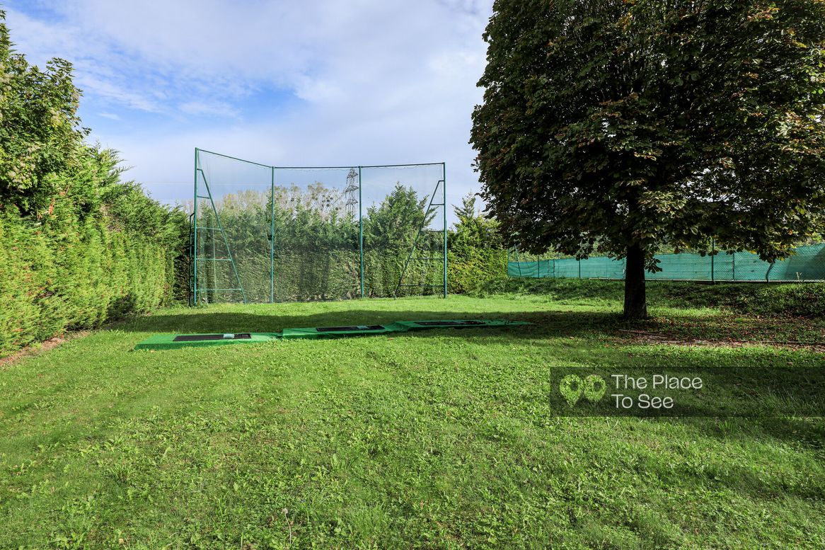 Terrain de sport extérieur