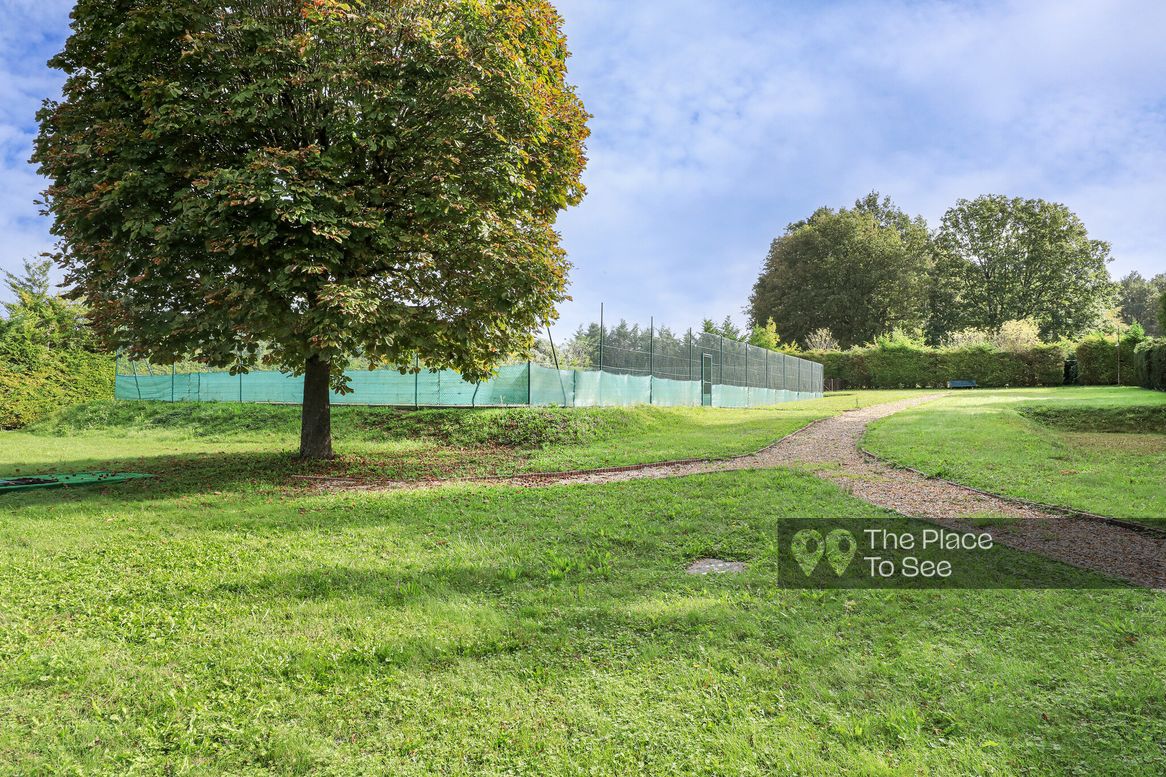 Terrain de sport extérieur