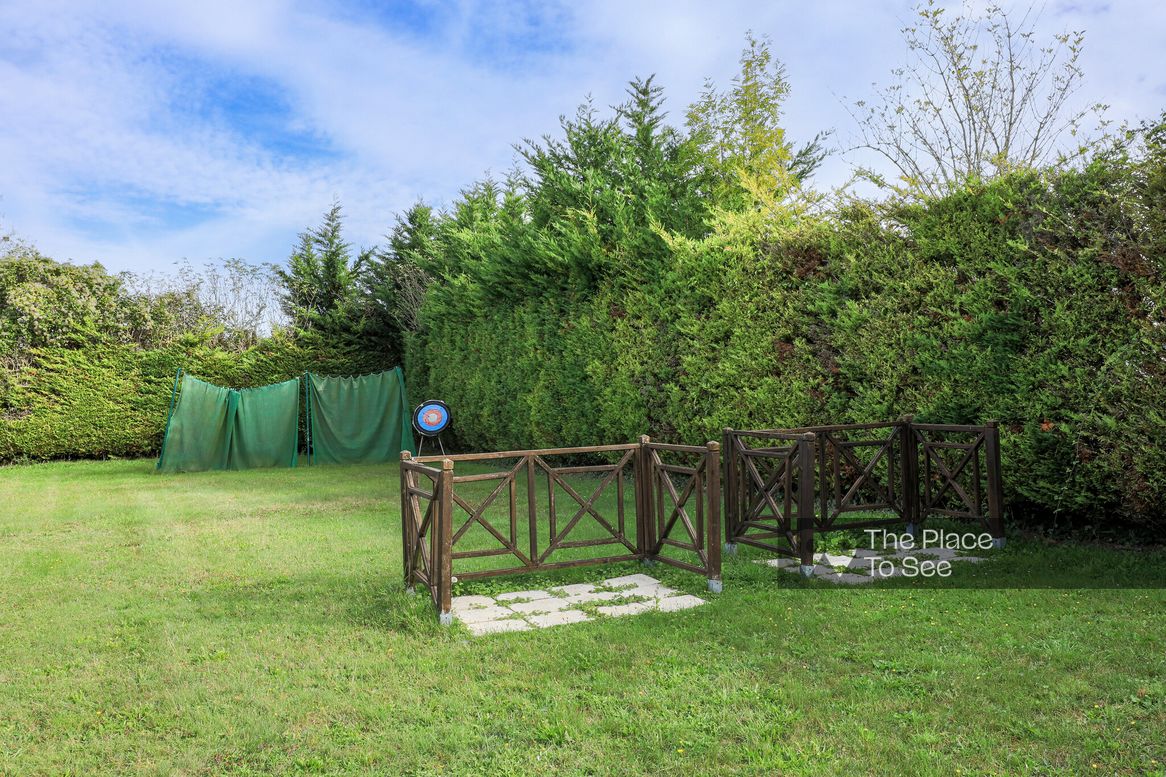 Terrain de sport extérieur