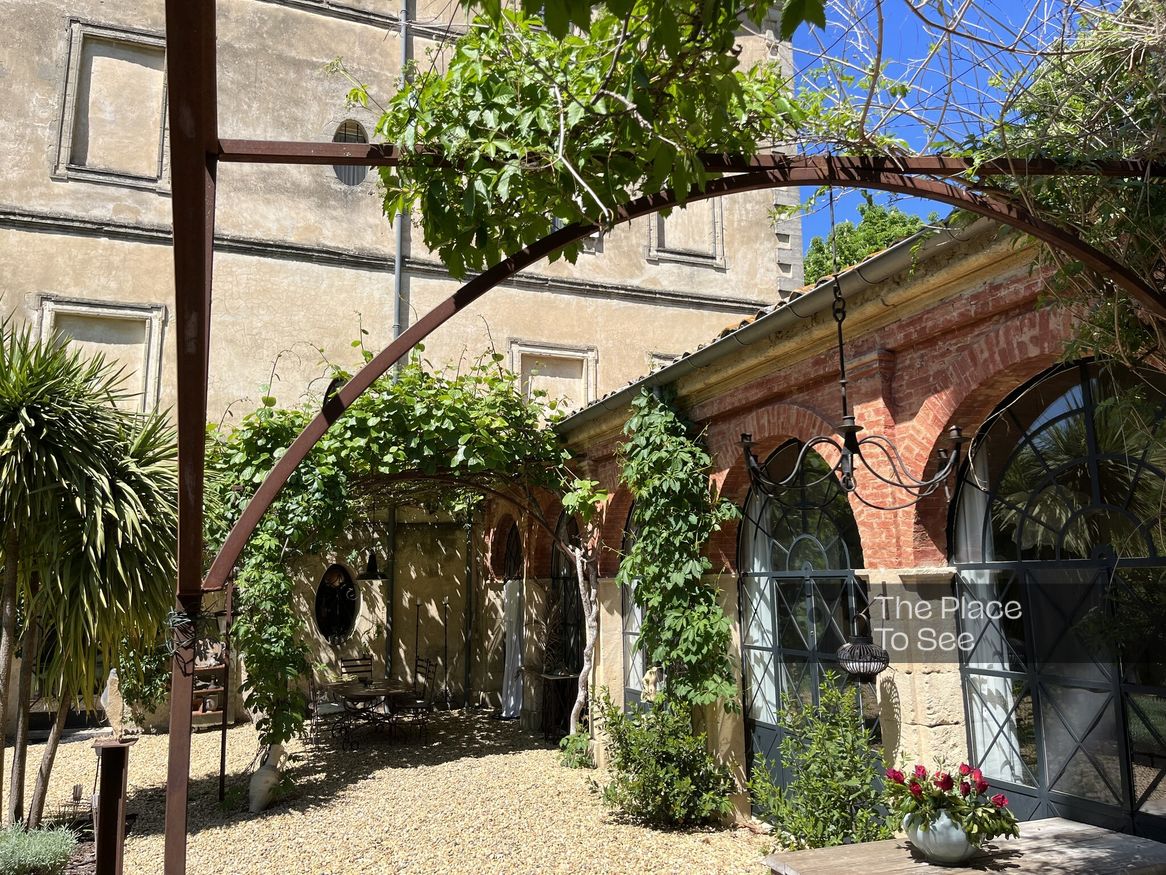 Façade