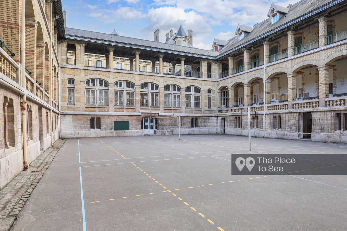 Cour