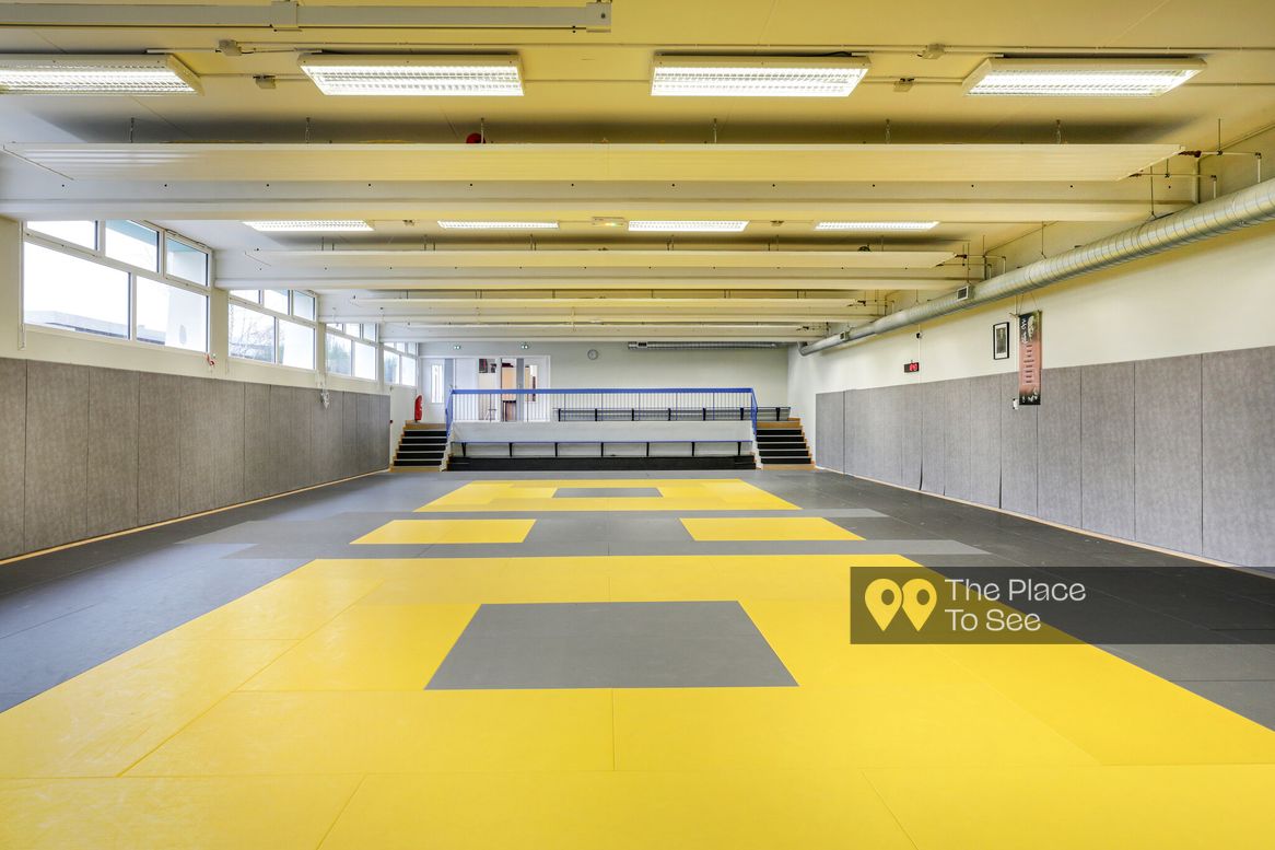 Terrain de sport extérieur