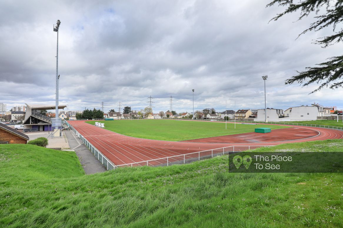 Terrain de sport extérieur