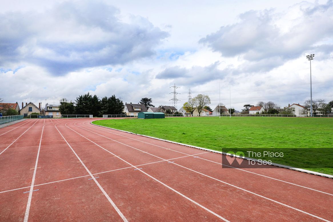 Terrain de sport extérieur