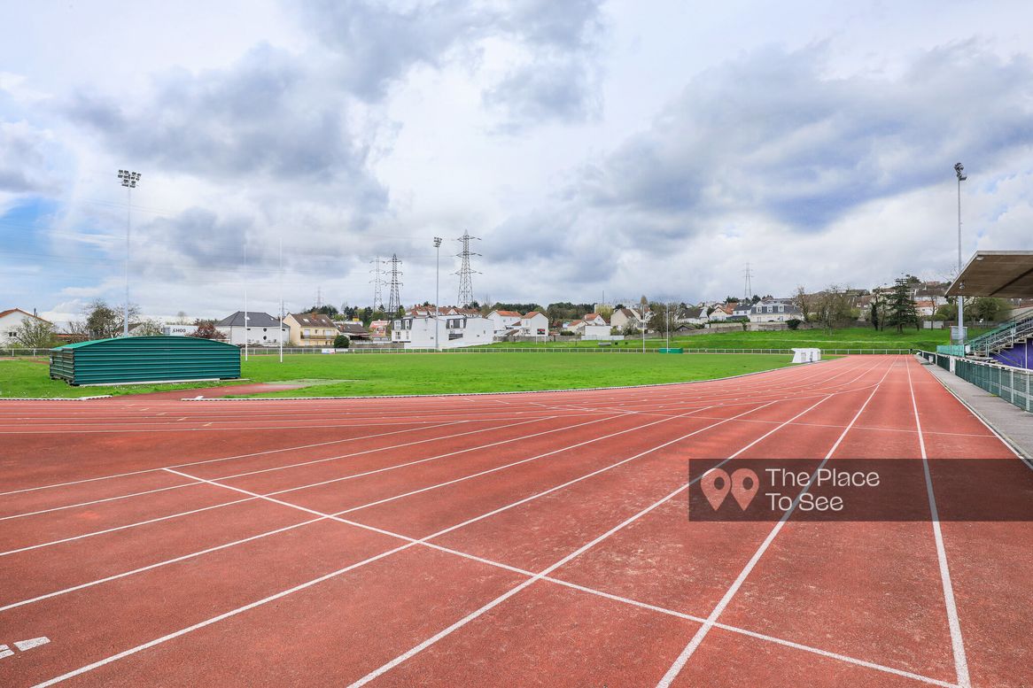 Terrain de sport extérieur
