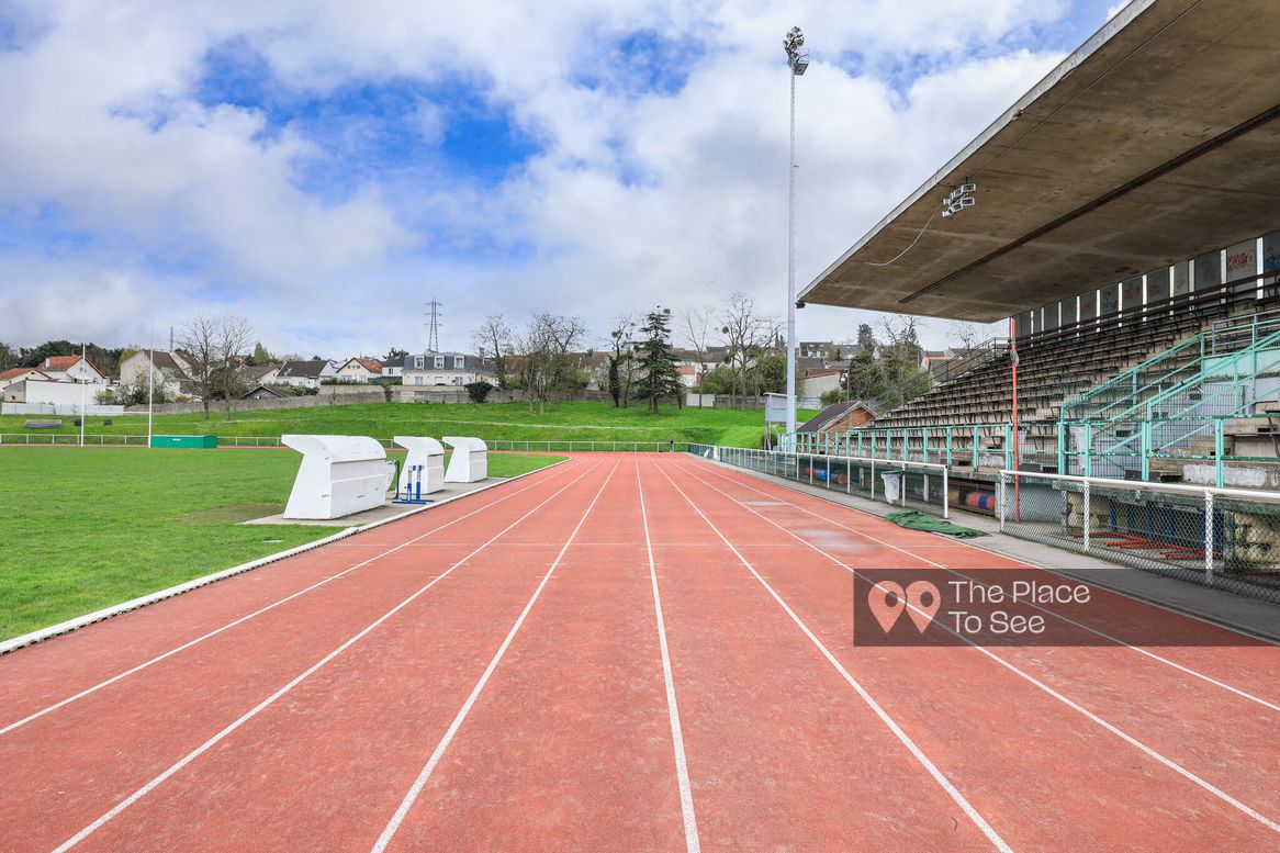 Terrain de sport extérieur
