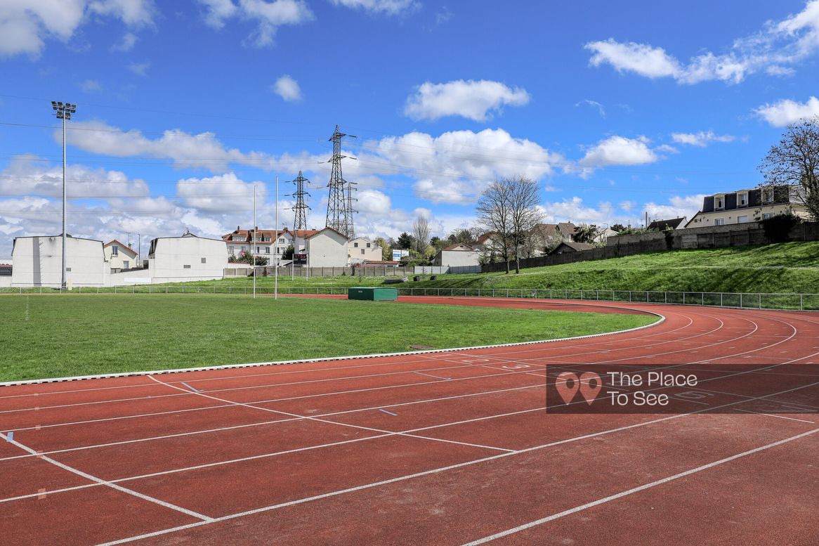 Terrain de sport extérieur