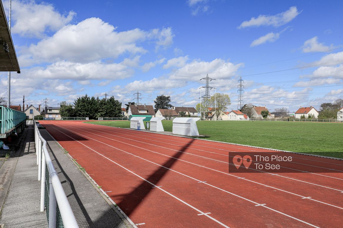 Terrain de sport extérieur