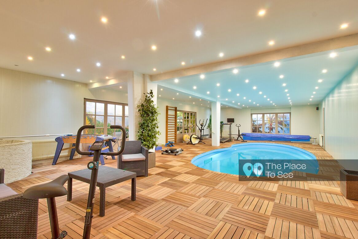 Piscine intérieure