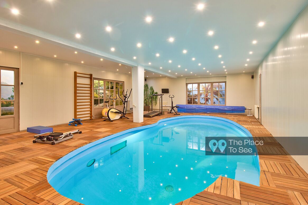 Piscine intérieure