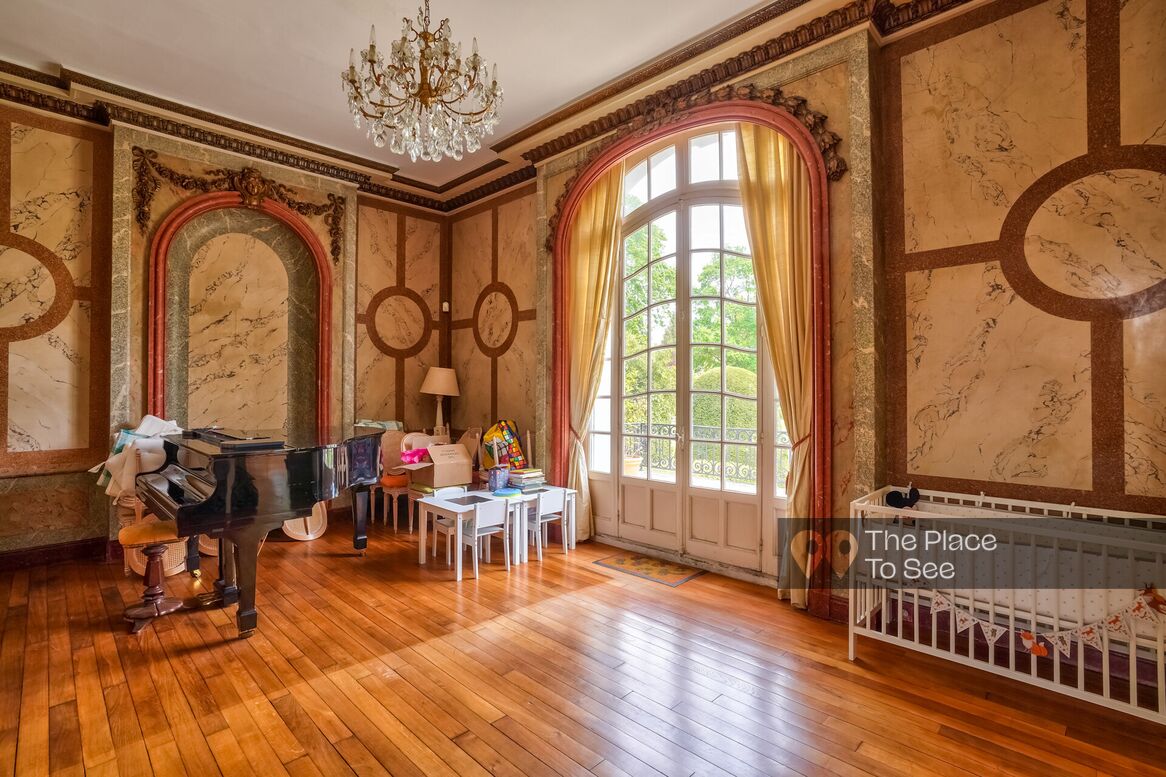 Salon