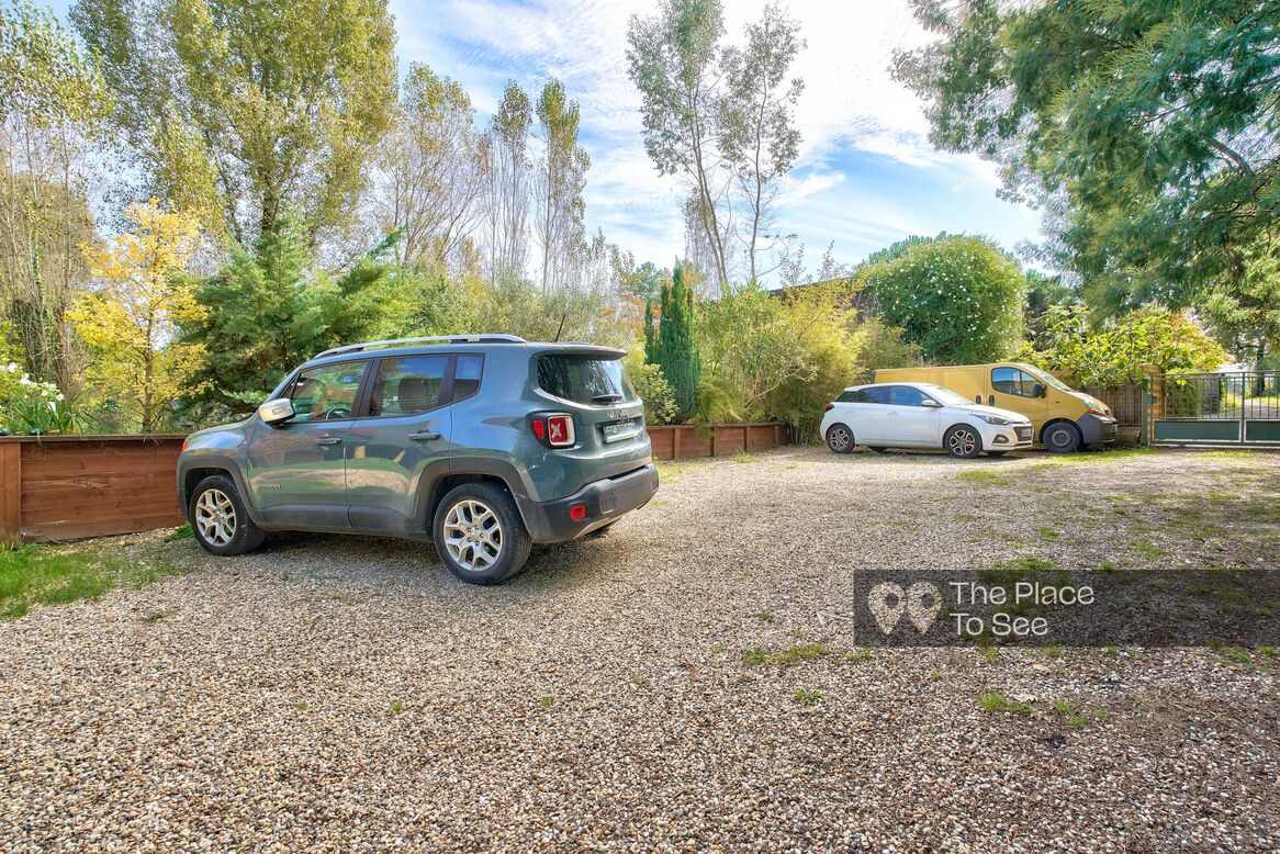 Parking Exterieur