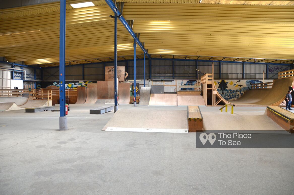 Terrain de sport extérieur
